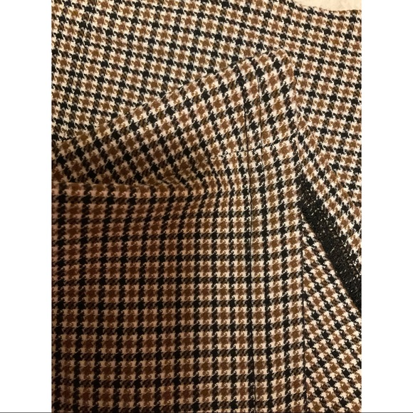 Mini skirts - Picture 7 of 8